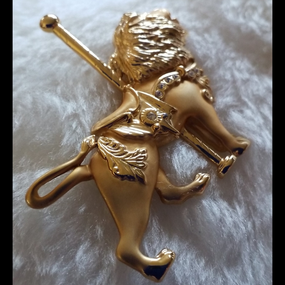 Rhinestone Lion Carousel Brooch Pin - Picture 6 of 8